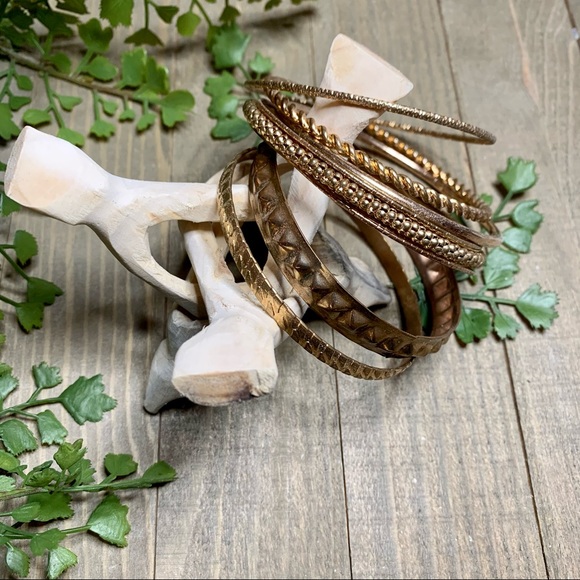 12 Unique Costume Jewelry Bracelets Mix & Match - Picture 6 of 7